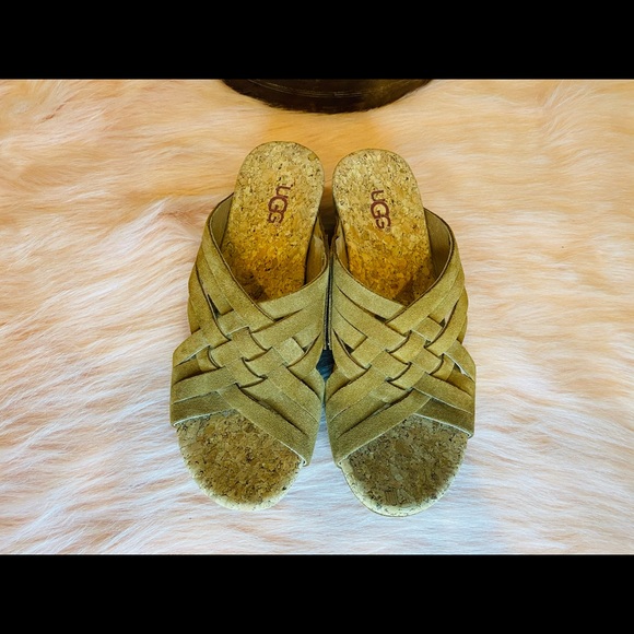 UGG Women's Lilah Wedge Sandal - Picture 9 of 9